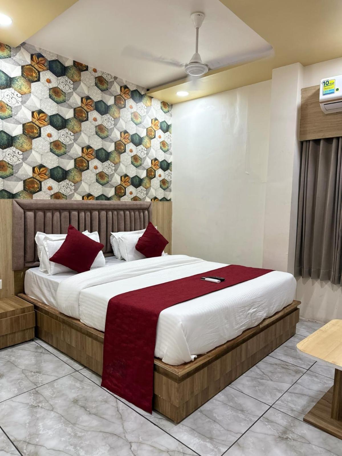 Hotel Alpine Ahmedabad Exterior foto